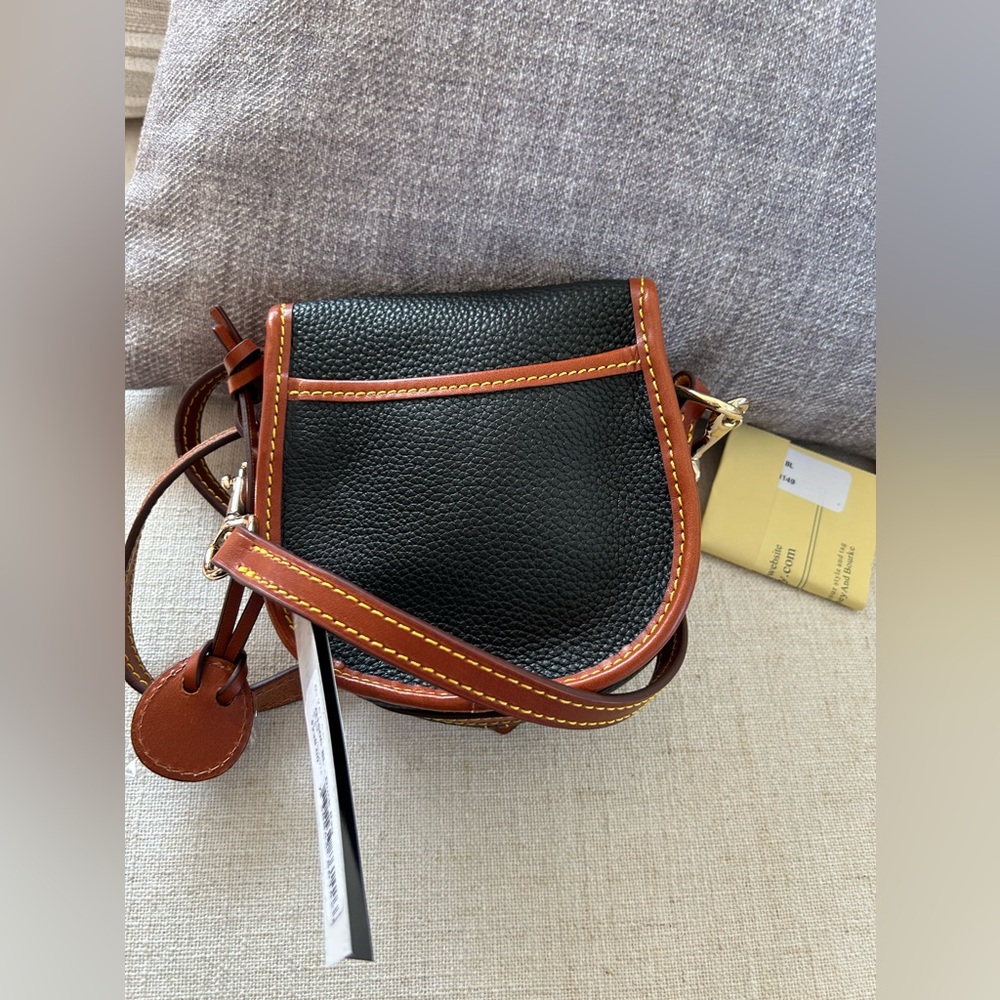 Dooney & Bourke Black Leather Duck Bag Crossbody Bag NWT - Picture 2 of 8